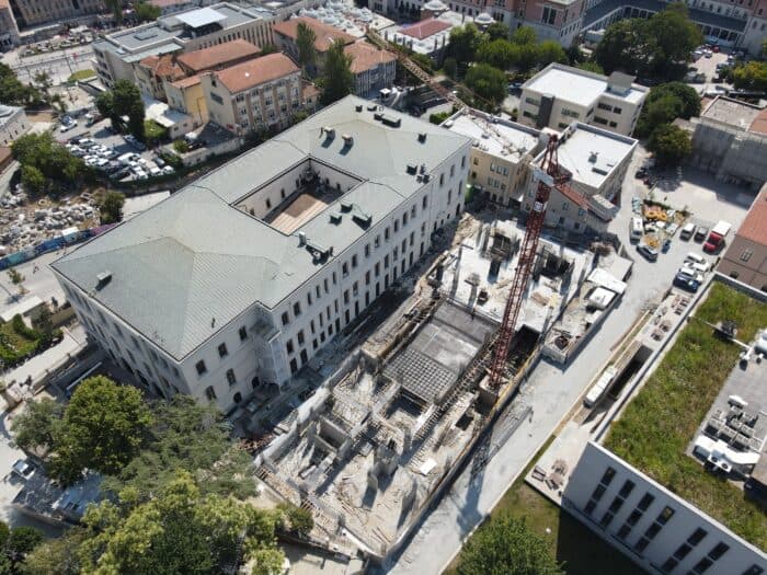 İstanbul Üniversitesi — Abiax Hohlkörperdecke